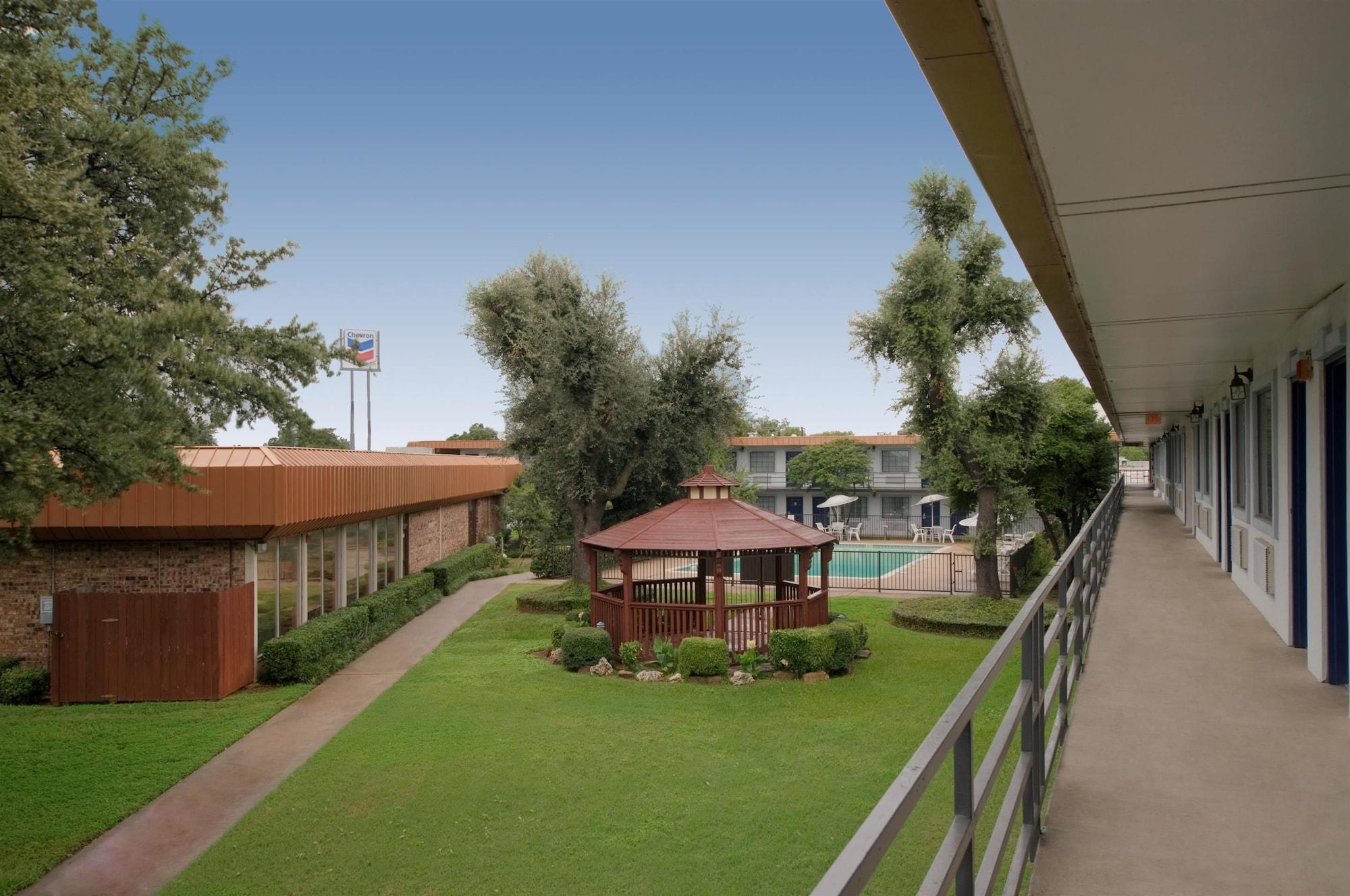 Americas Best Value Inn Fort Worth/Hurst Richland Hills Екстериор снимка