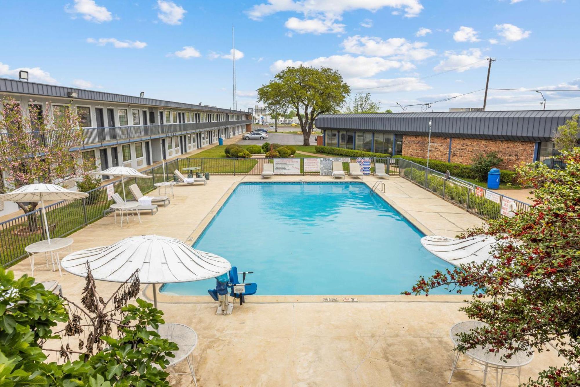 Americas Best Value Inn Fort Worth/Hurst Richland Hills Екстериор снимка
