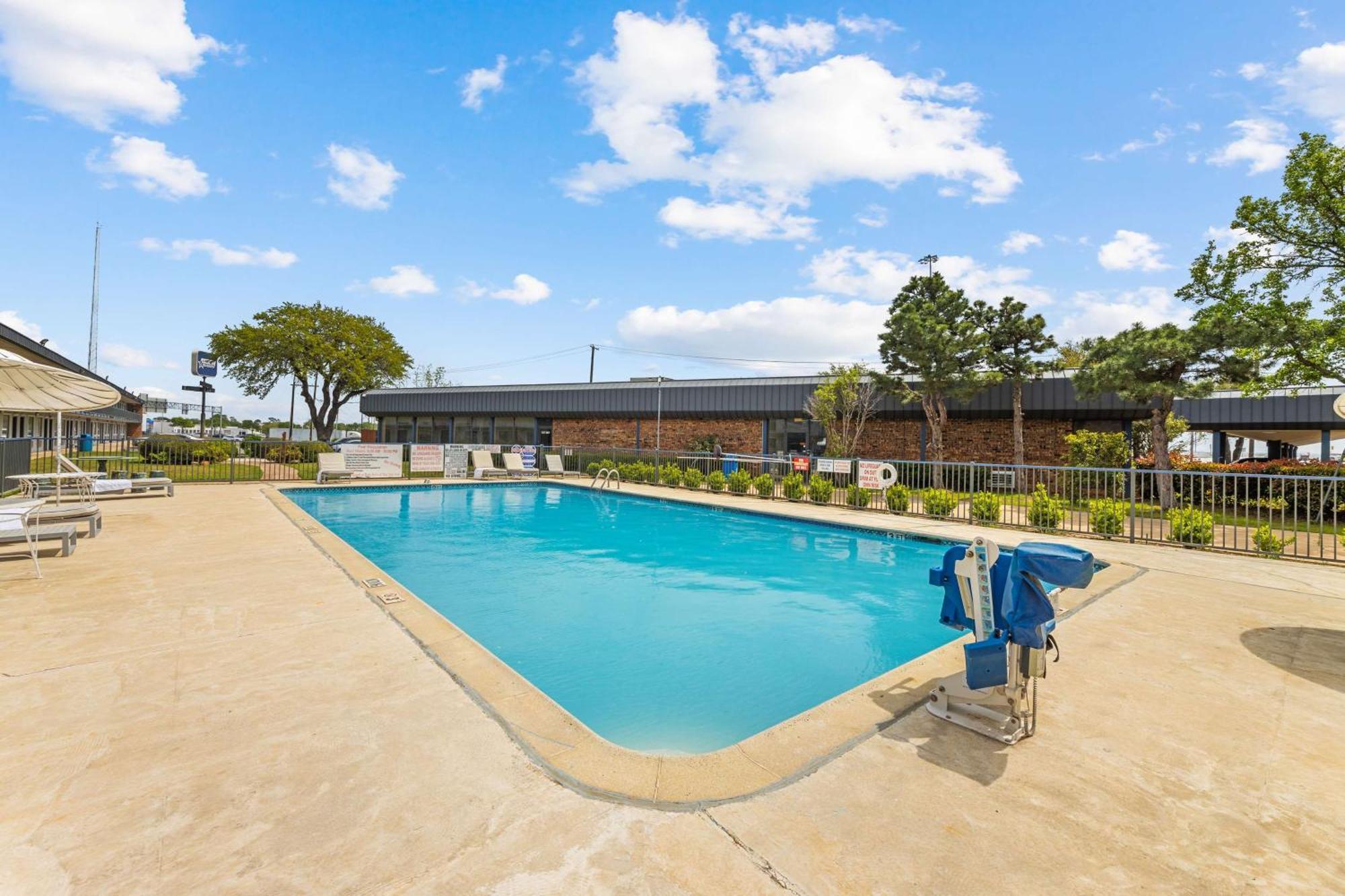 Americas Best Value Inn Fort Worth/Hurst Richland Hills Екстериор снимка