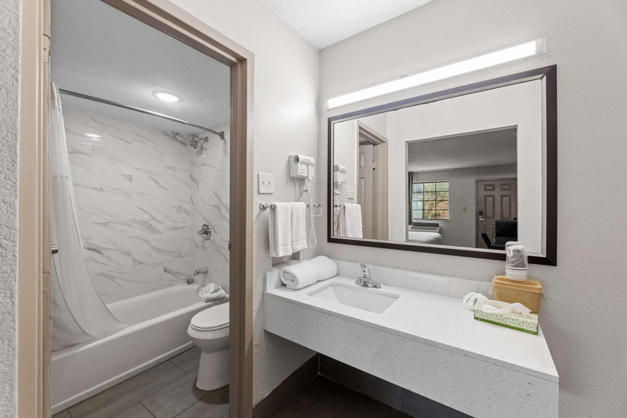 Americas Best Value Inn Fort Worth/Hurst Richland Hills Екстериор снимка
